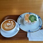 NICOLAO Coffee and Sandwich - カフェラテ＆パン・ド・ミ（マッサマンカレー）