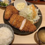 Tonkatsu Kagurazaka Sakura - 「牡蠣フライとロースカツ定食」@1848   (ご飯、キャベツ、漬物はお代わり自由)