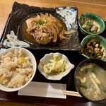 寅福 - 肉豆腐定食