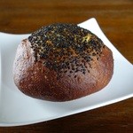 おやつ屋マナペコ - 黒糖全粒紛のパン（さつまいも）