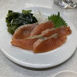 ゆたか食堂 - 秋鮭刺し