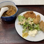 ゆたか食堂 - カキフライ２とヒレカツ1とカレーのる〜　この日は全部で3200円