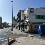 Fuurin - 道路沿い。コインパーキングから見た店舗