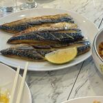 古窗海景會館 - 焼サバ、柔らかくジューシーな皮と脂の乗った金色でサクサクした身の美味しくて栄養バランスのとれたグリルです。
             