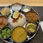 スパイス料理ナッラマナム - 4種盛セット