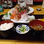 Omoi Yari - 刺身定食とメカジキハーモニカ煮付けステーキ風