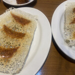 Minamisuna Gyouzabou - 定食セットの餃子。Aセットは1人前3個