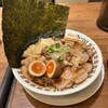 Niorudosutairunikusobakeisuke - 特製ワンタン肉そば　醤油