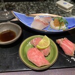 松阪牛懐石 真 - 鯛、帆立、肉のお造りと肉寿司。
