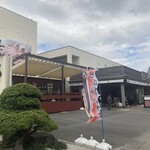 うなぎの兼光 - 店舗前はオープンを待つ方で溢れてますが　暗くて見えないか〜^^;