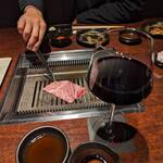 黒毛和牛焼肉 虎斑 - ここで、赤ワインにチェンジ！