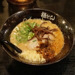 極とんラーメン - 極とんラーメン (税込)730円 に、高菜、ごま、すりおろしにんにくを投入！ (2023.10.11)