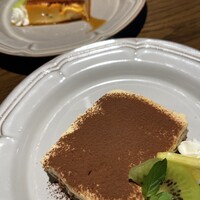 デ サリータ 渋谷 - デザートのティラミスと、カタラーナ