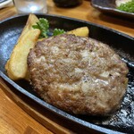 鳥半・魚半 - ハンバーグ　粗挽きの玉ねぎと良いお肉で美味しいです。