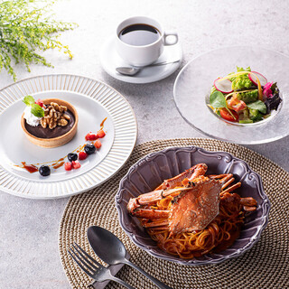 ランチタイムは絶品パスタセットがお得◎