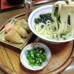 食事処 奴 - わかめうどん＋いなり