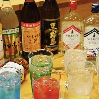 【單品無限暢飲】 用啤酒和雞尾酒等豐富多彩的飲料幹杯