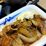 Matsuya - 豚カルビ生姜焼定食(特盛) 700円(通常750円)、マヨネーズは全て生姜焼定食のお皿に