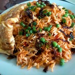 SUJATA INDIAN CURRY - 卵焼きがトッピング  オムライスみたいだけどプラオです(笑)  ライスはトマトケチャップのような？いやっ、香辛料がなかなか効いていてビリヤニ的なプラオ(๑•̀ㅂ•́)و✧