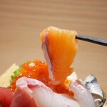 Sushi Sakaba Edomaru - しっとり旨味を放つサーモン