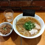 ShiNaChiKu亭 - 醤油ラーメン+ミニチャーシュー丼セット1,150円