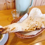 Diya - ナン(おかわりはライス→ナンの変更も可能)