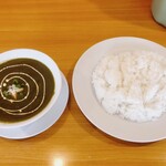 Diya - ホウレンソウマトンカレー(ライスorプレーンナン付き)¥1,080 SPICE LEVEL2(チョイ辛)