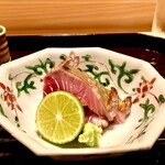 多仁本 - スマ鰹のタタキ　脂のりと炙りの香りで最高に美味しかったですね。