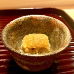 多仁本 - 先付け　焼き茄子と雲丹に酢橘のジュレを