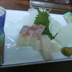 海洋 - ＜２０１３年１０月＞　カンパチとイカ。イカは軟骨の部分がおまけ。。。コリコリしてて美味しいなぁ～です～(*'v'*)/　