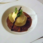 トップ オブ ヨコハマ 鉄板焼＆ダイニング - 洋梨のコンポート　バニラアイス添え　チョコレートソース