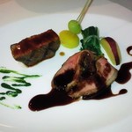 トップ オブ ヨコハマ 鉄板焼＆ダイニング - 黒毛和牛フィレ肉とシャラン産鴨胸肉の饗宴
      グリーンペッパーのピューレと葡萄のソース