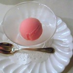 トップ オブ ヨコハマ 鉄板焼＆ダイニング - お口直しのシャーベット（バラ風味）