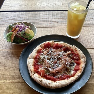 中午可以喝!附鐮倉蔬菜沙拉和飲料的超值午餐