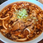 Jin Dhi Nrou - 酸辣湯麺。かなりコショウが効いてます。