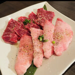 老舗精肉店直送 岡崎焼肉 飛騨牛の奴隷 - 