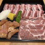 Nagoya Bi-Ruen Kouyouen - 牛カルビ　豚肩ロース　鶏もも旨辛味噌　玉ねぎ　とうもろこし　ピーマン