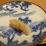 Tachigui Sushi Uogashi Yamaharu - 真鯛昆布〆 ねっとり感はそこまででフレッシュ
