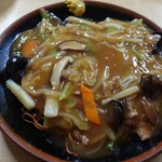 中華処 香香 - あんかけ焼きそば(麺はじっくり揚げ焼きされています)