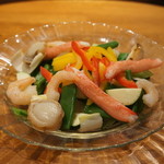 Izara - おすすめサラダ￥７００ 日替わりのおすすめサラダの一つ。野菜たっぷり具だくさんでご満足いただけます。