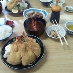 ふる里館 - 海老フライ定食1575円。
            