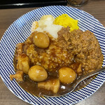 ヌードル＆スパイスカレー 今日の1番 - ルーローハン(手前側)  キーマカレー(右側)