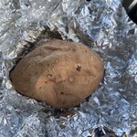 ちいさな焼き芋屋さん poteco - アルミホイルを開けます