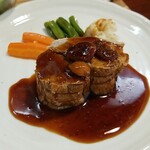 キッチン ブルー グローブ - 豚肩ロースポシェのアップ