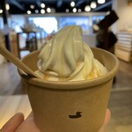食楽日和 - エゴマ醤油ソフトクリーム 400円