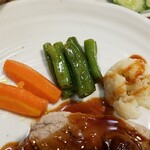 キッチン ブルー グローブ - 備え付け野菜のアップ