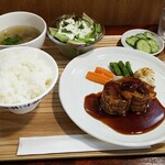 キッチン ブルー グローブ - 豚肩ロースポシェ　ドライいちじくとたまり醤油のソース 