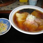 中華そば 麺や食堂 - ランチA（麺大盛り）の中華そば大盛り＆もやしサラダ＜１投目＞