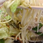 白瀧屋 - 麺は一般的なチャンポン麺より僅かに細めか？