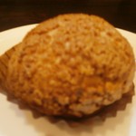 キュイソン - ボケボケの写真でごめんなさい。絶品のシュークリーム。